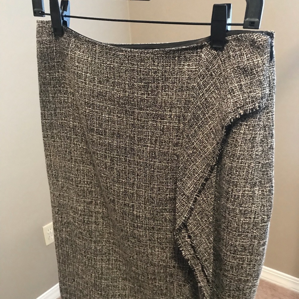 Limited skirt